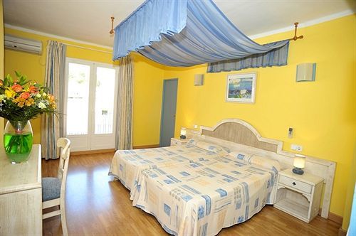 Hostal Hpc Porto Colom Eksteriør bilde